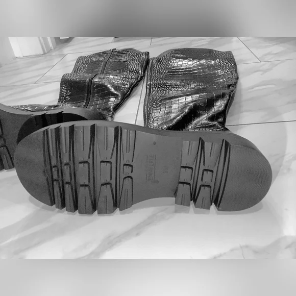 Jennifer Le Caiman Combat Boots - Picture 6 of 15